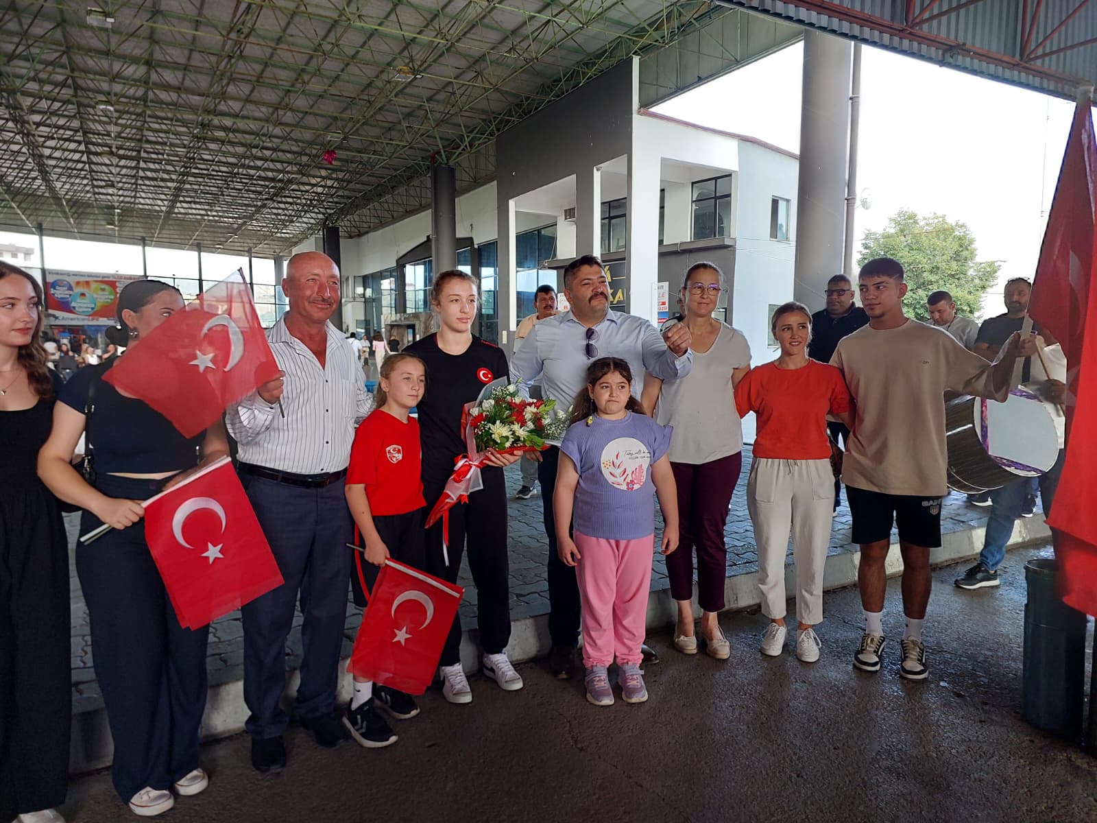 Dünya üçüncüsü Eylem'e coşkulu karşılama