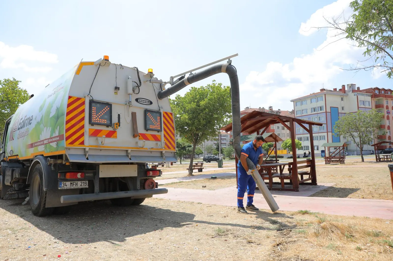 Parklarda temizlik seferberliği