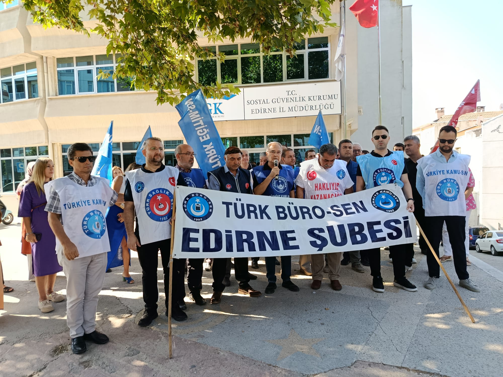 ‘Bu teklif milyonların alın terini yok sayıyor’