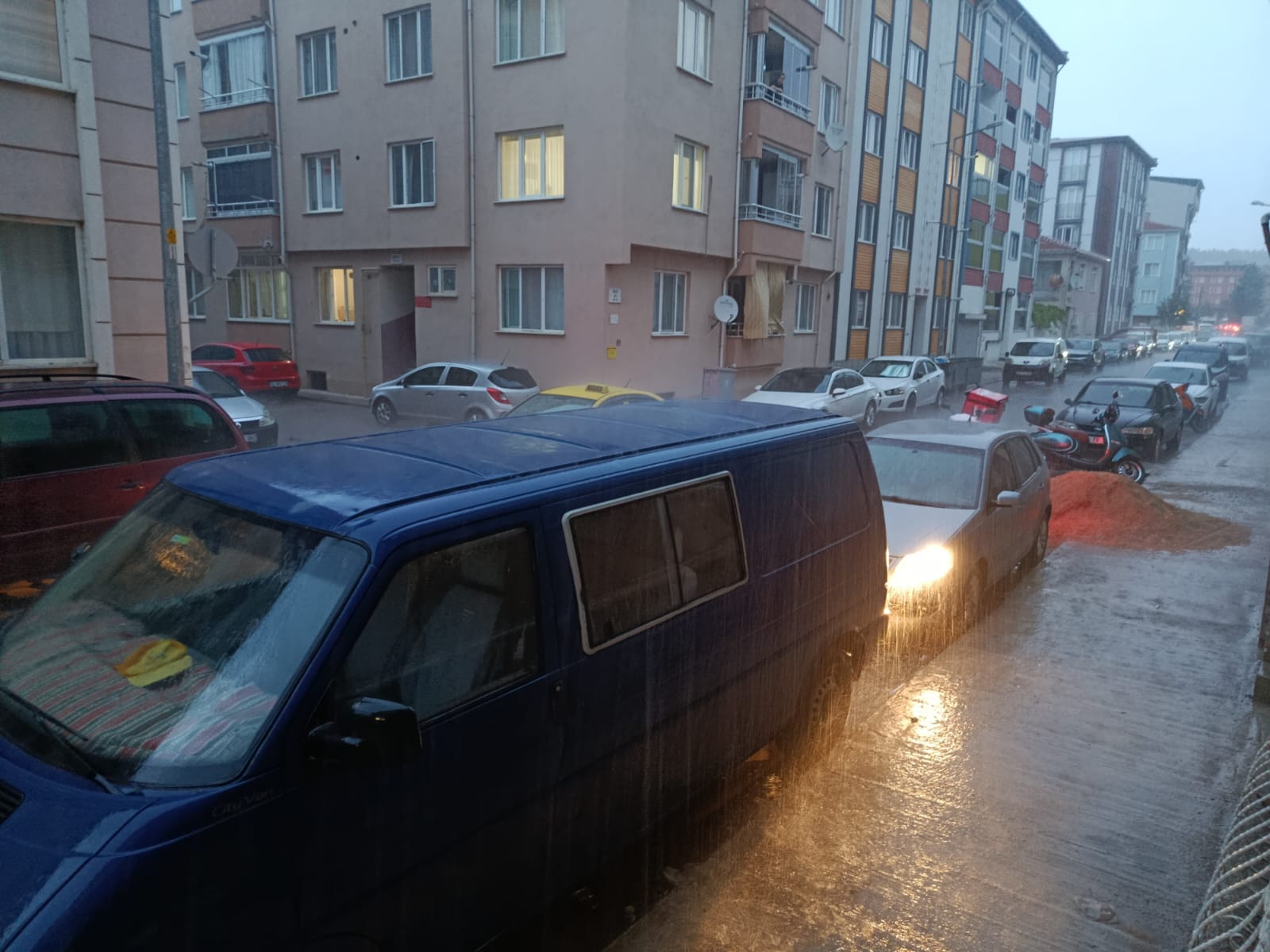 Edirne sağanak yağışla serinledi