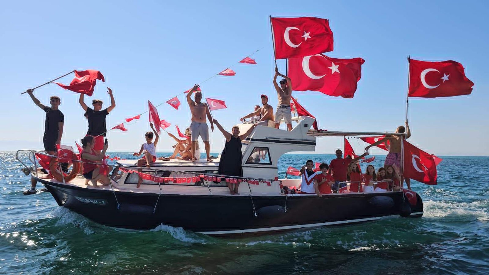 Enez'de denizden 'zafer' selamı