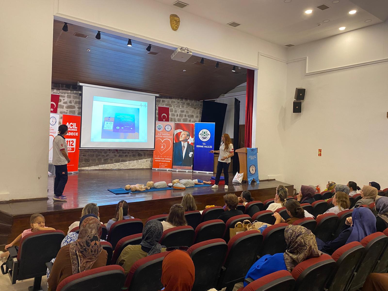 Kadınlara ilk yardım eğitimi verildi