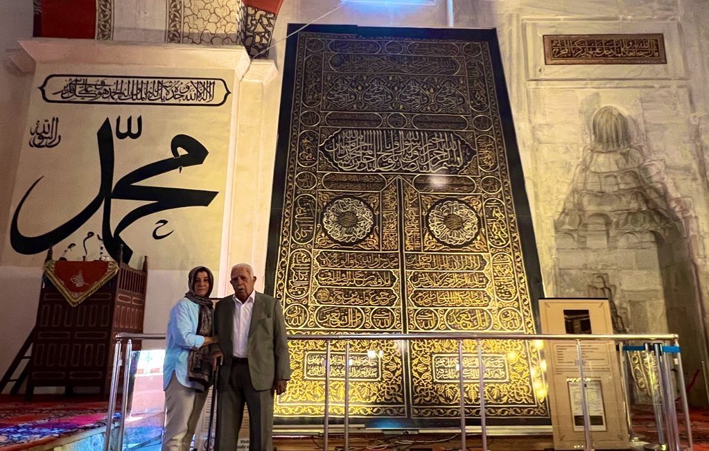 Aksal, babasıyla Eski Cami'yi ziyaret etti