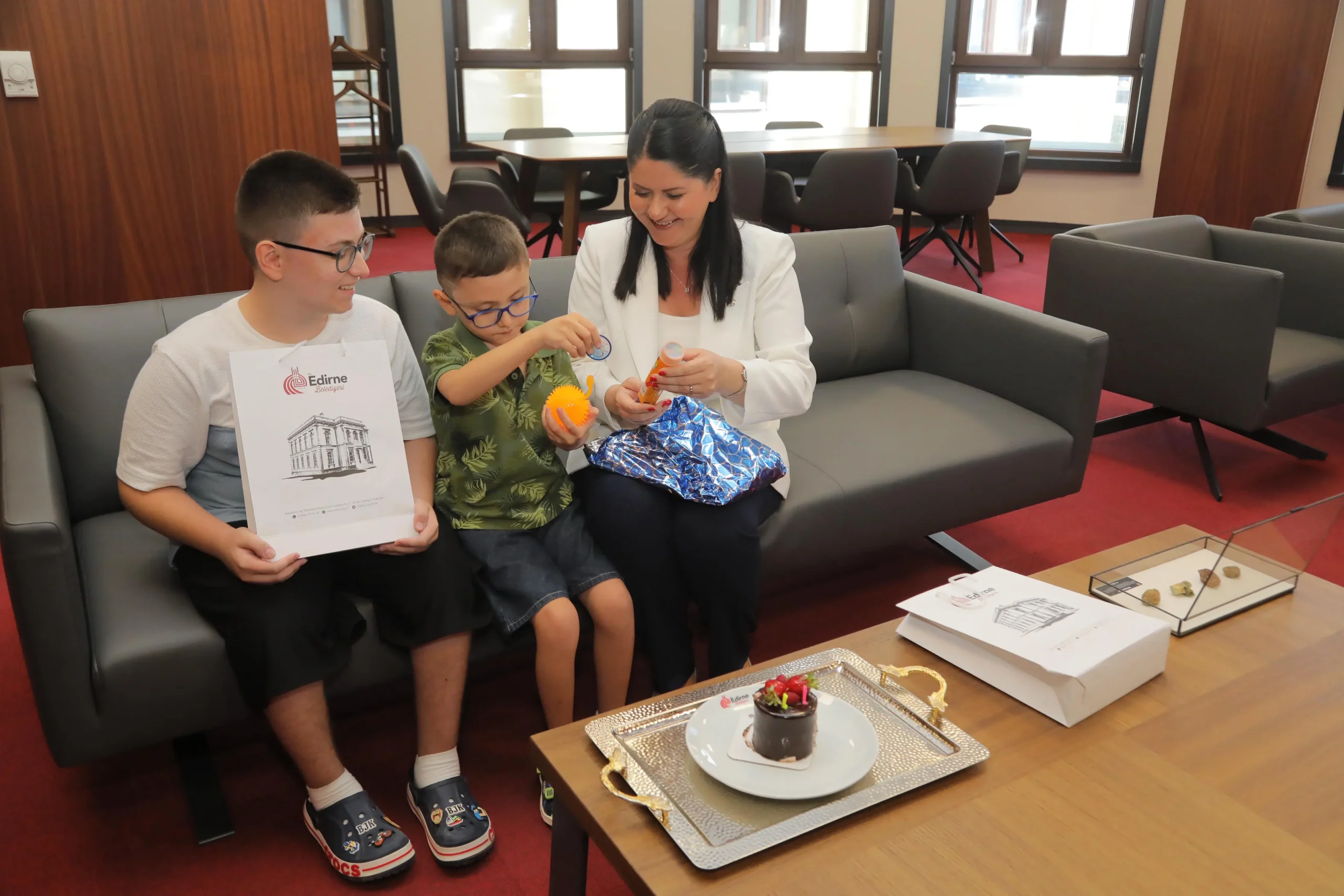 Gencan'dan Dıramalı kardeşlere jest