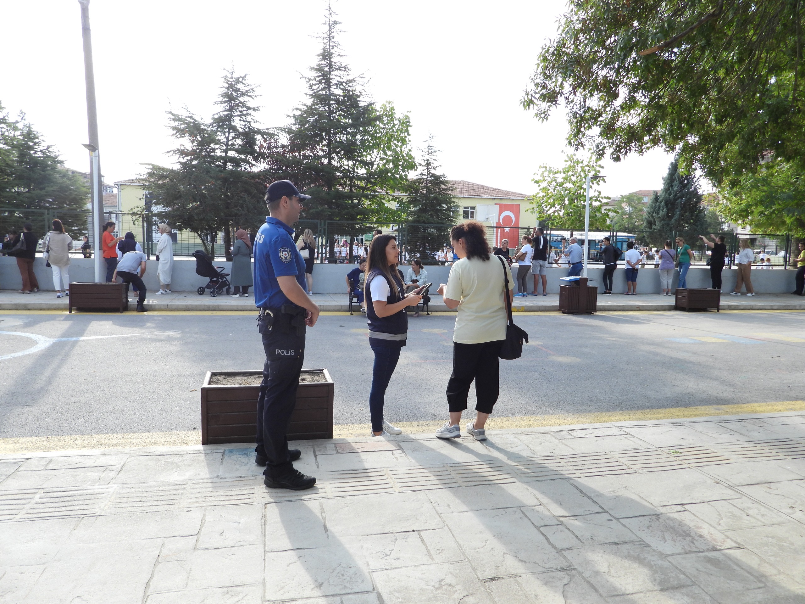 Edirne Emniyetinden okul çevrelerinde sıkı denetim