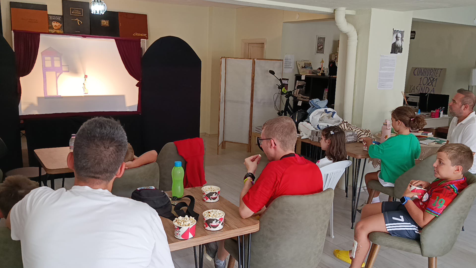 Çocuklara gölge oyunuyla farkındalık