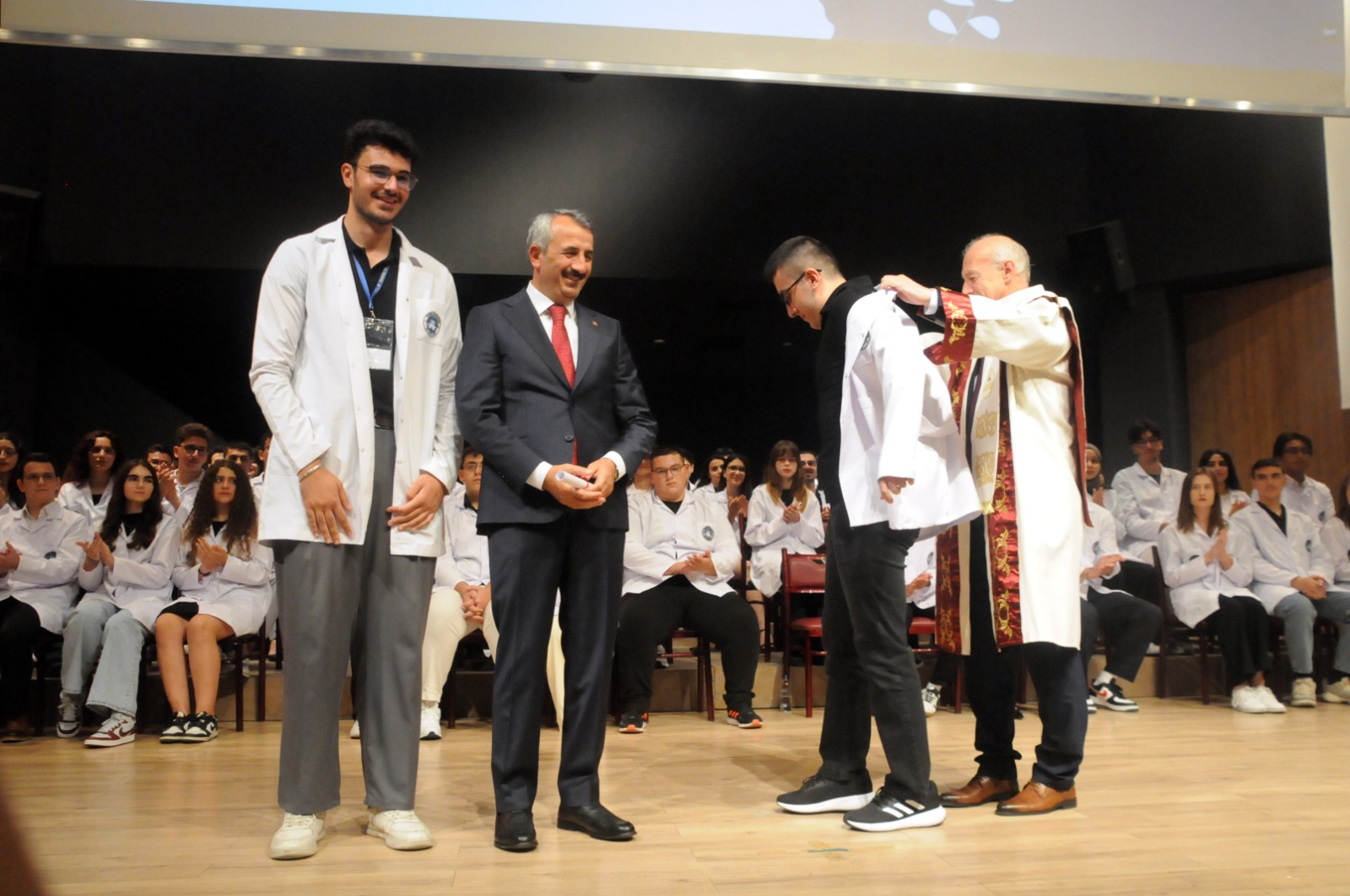 Geleceğin hekimleri yemin etti