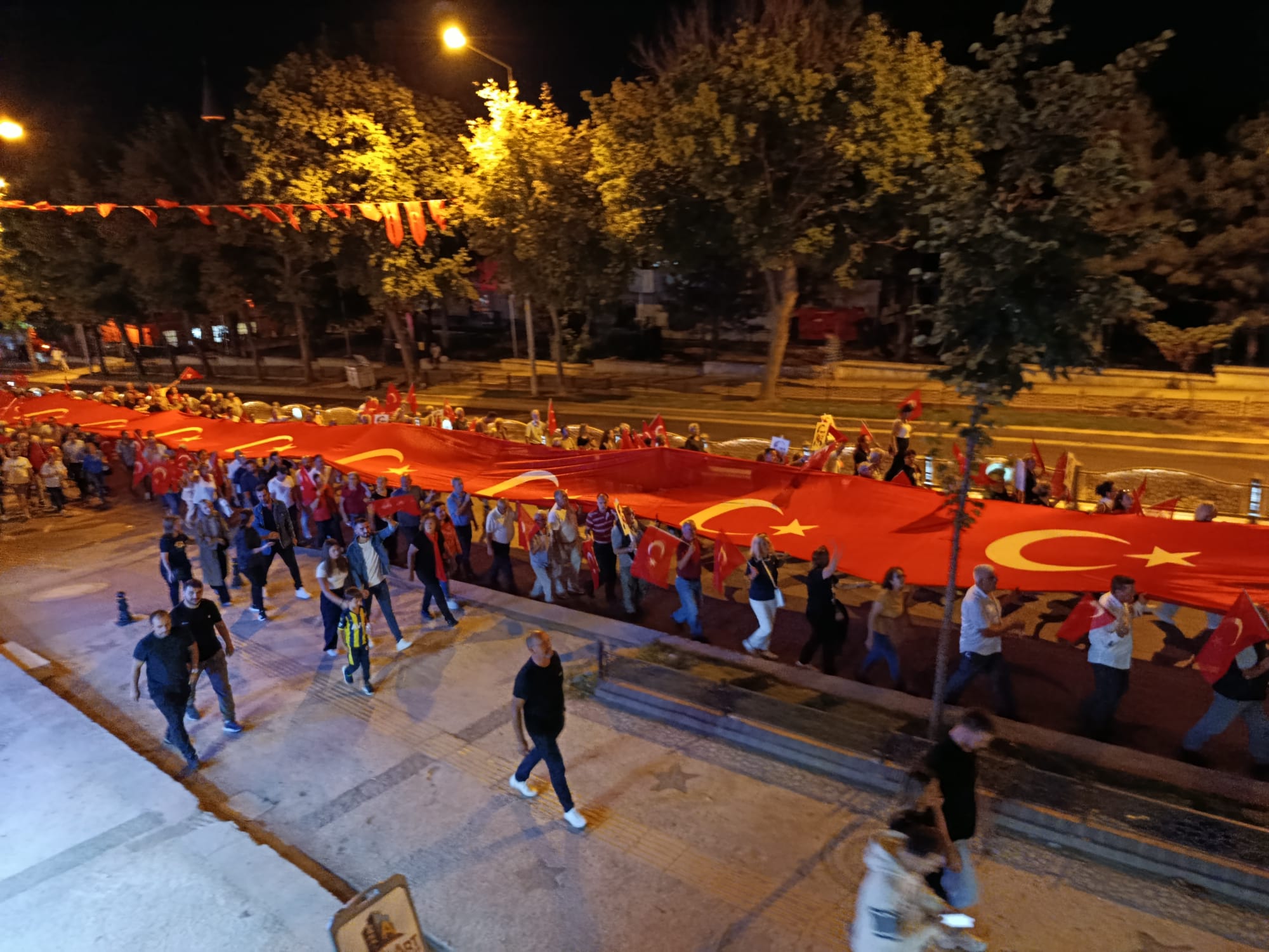 Kuruluş yıldönümünde ‘Cumhuriyet ve Demokrasi’ yürüyüşü