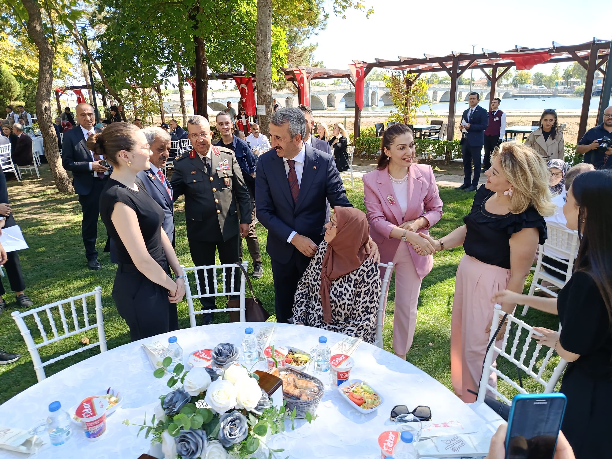 Gaziler ve şehit yakınları onuruna yemek