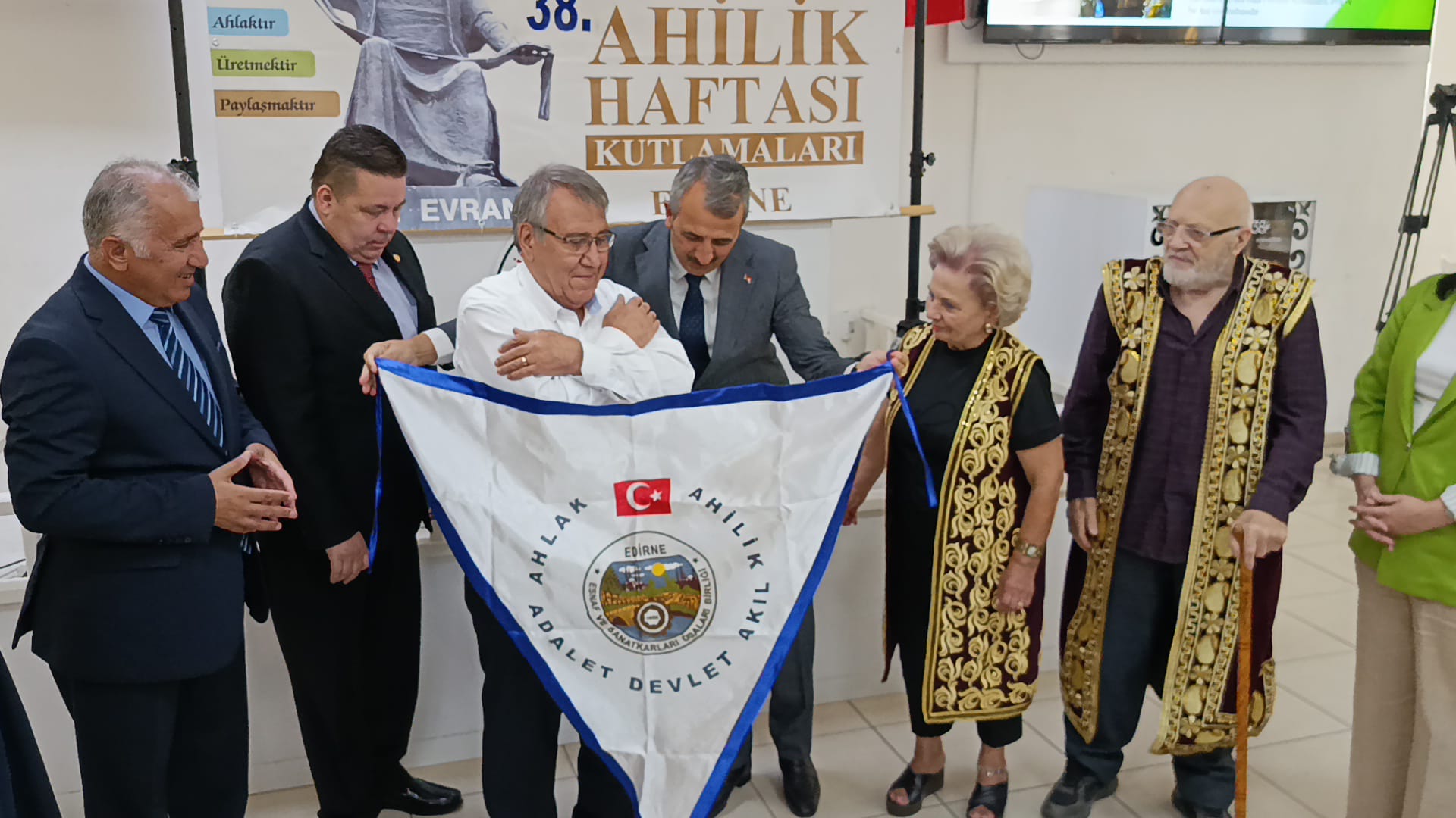 Yılın Ahisi Kemallarlı şedini kuşandı