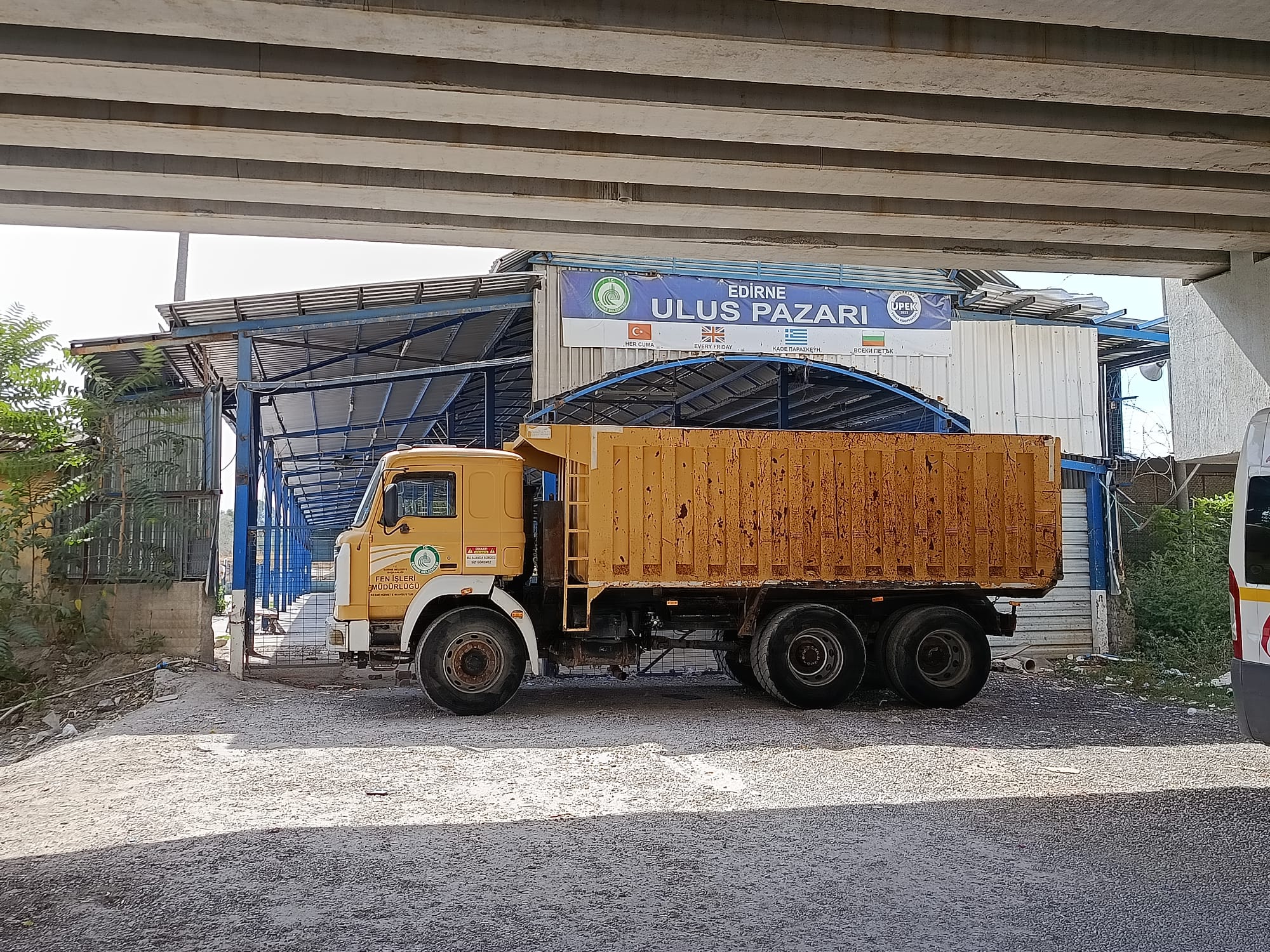 Ulus Pazarı'na kamyonlu mühür!