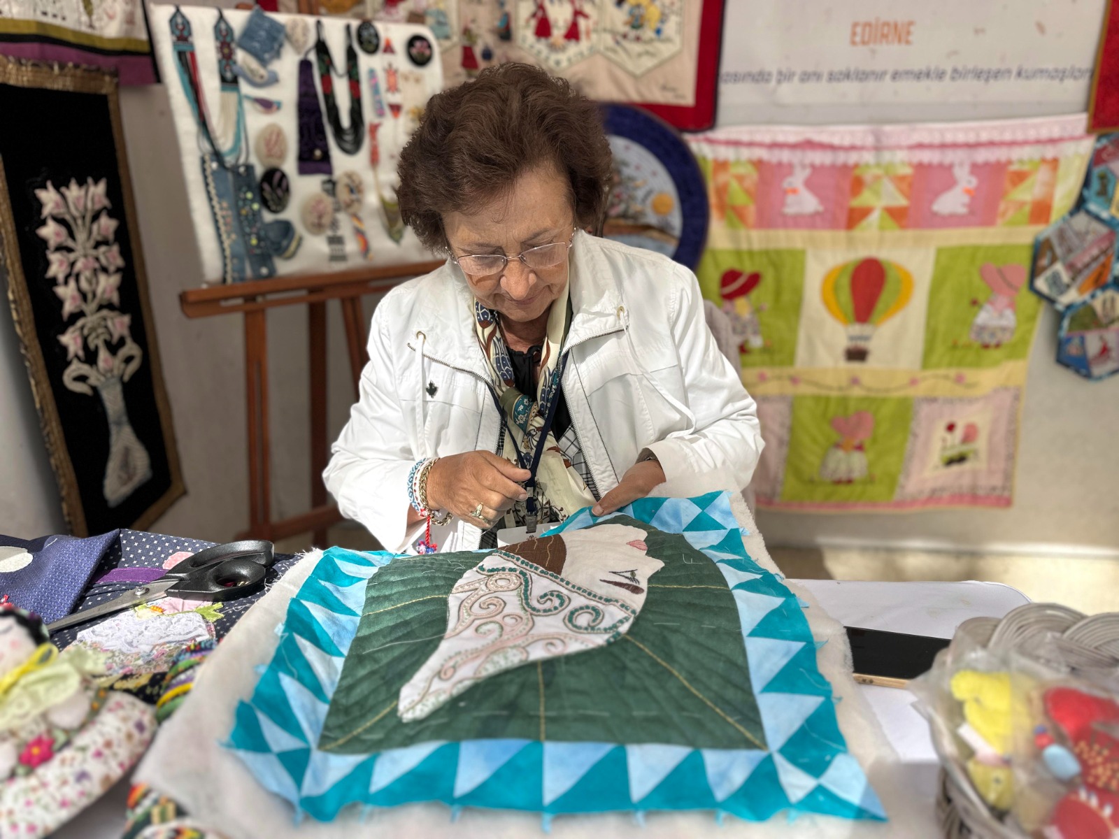 Kumaştaki hatıraları geleceğe taşımak istiyor