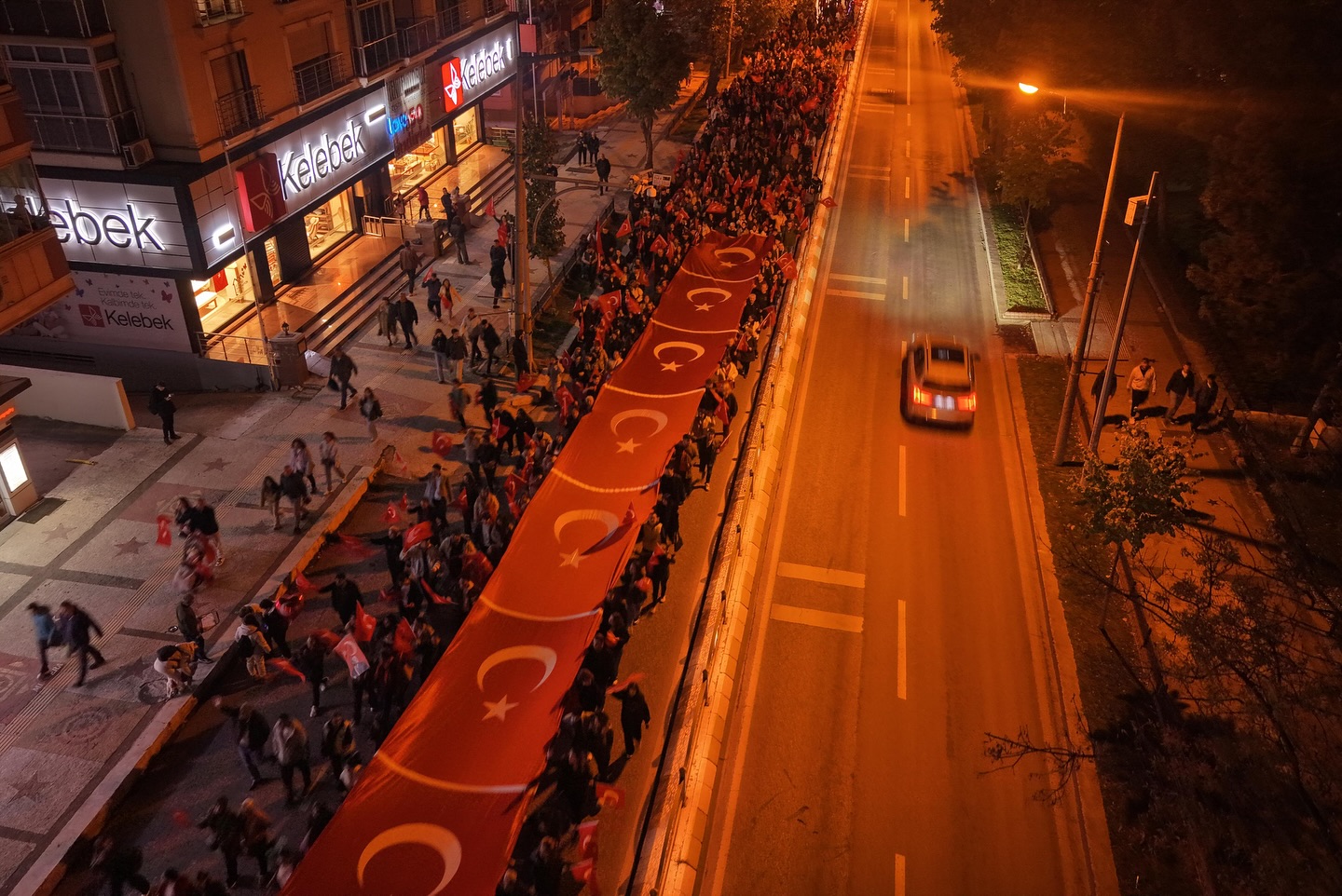 Cumhuriyet coşkusu sokaklara taştı