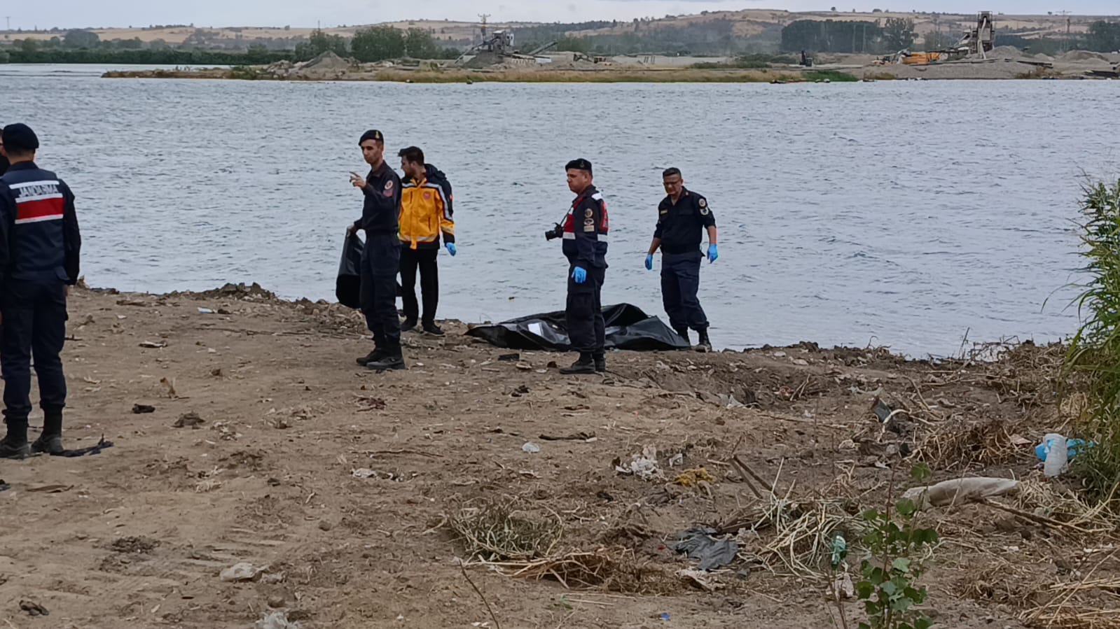 Meriç Nehri'nde erkek cesedi!