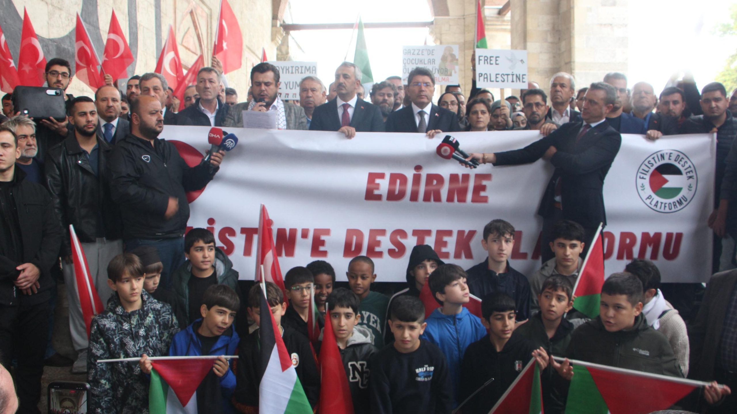 Bakan Tunç Edirne'den İsrail'i lanetledi