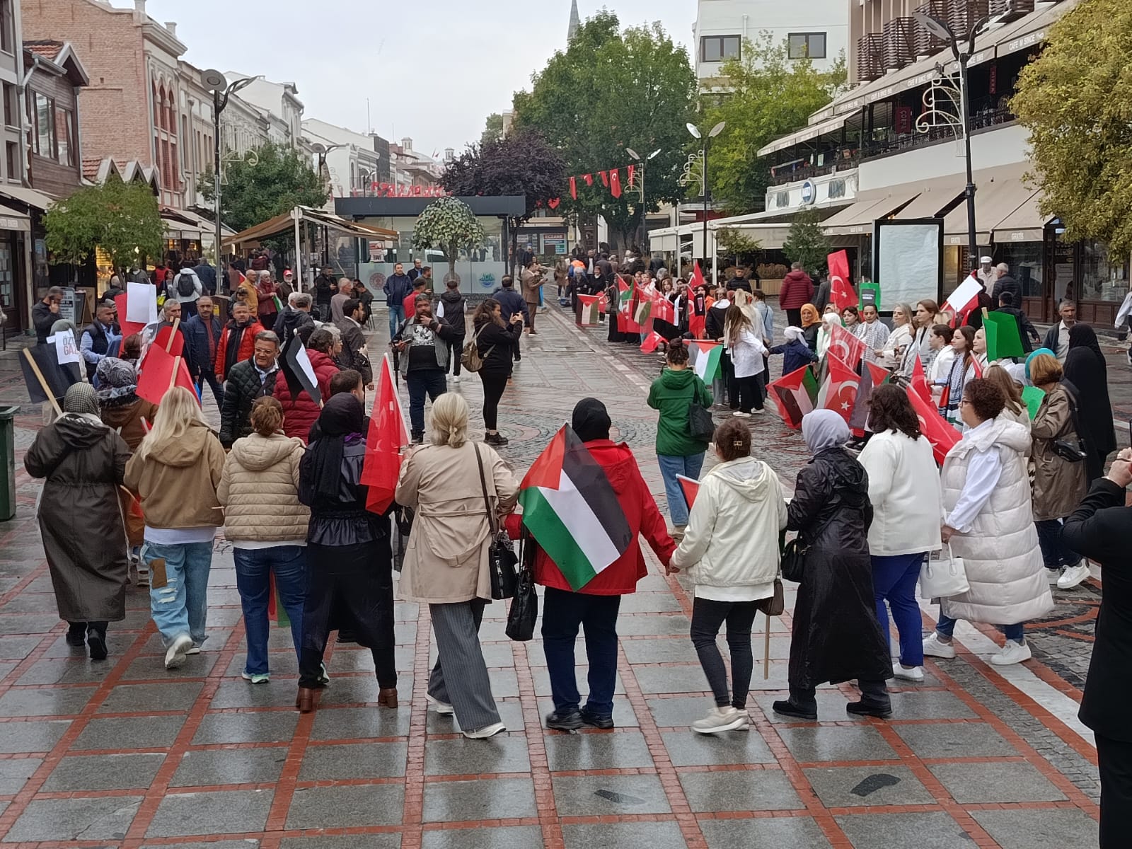 AK Parti'den Gazze'ye destek zinciri