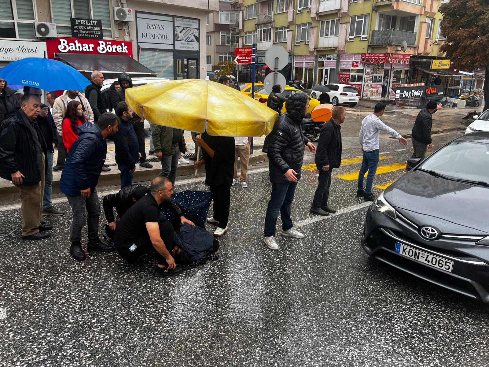 Yağmur altında insanlık dersi