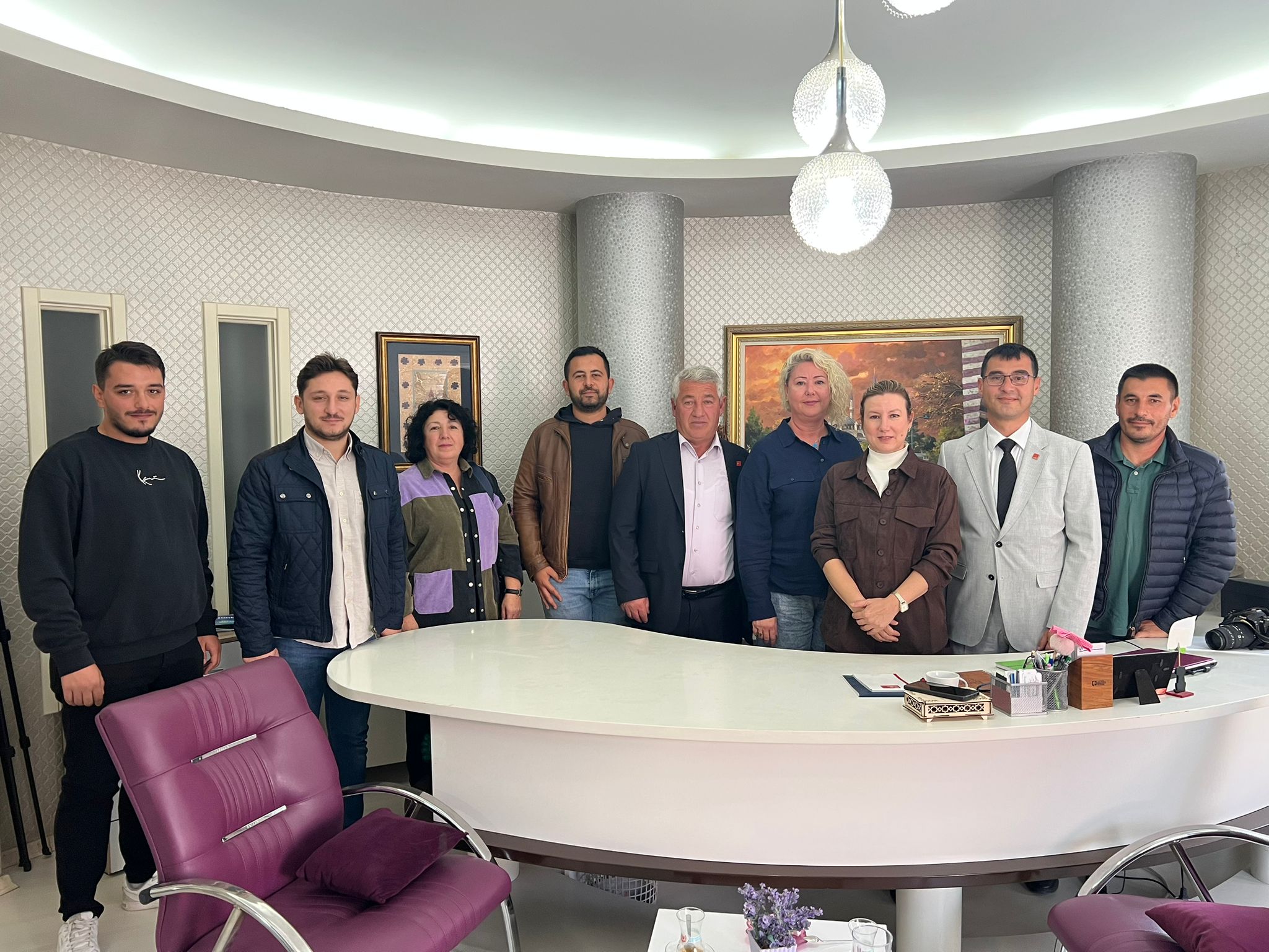 Akgüngör ve yönetiminden Edirne Ahval’e ziyaret