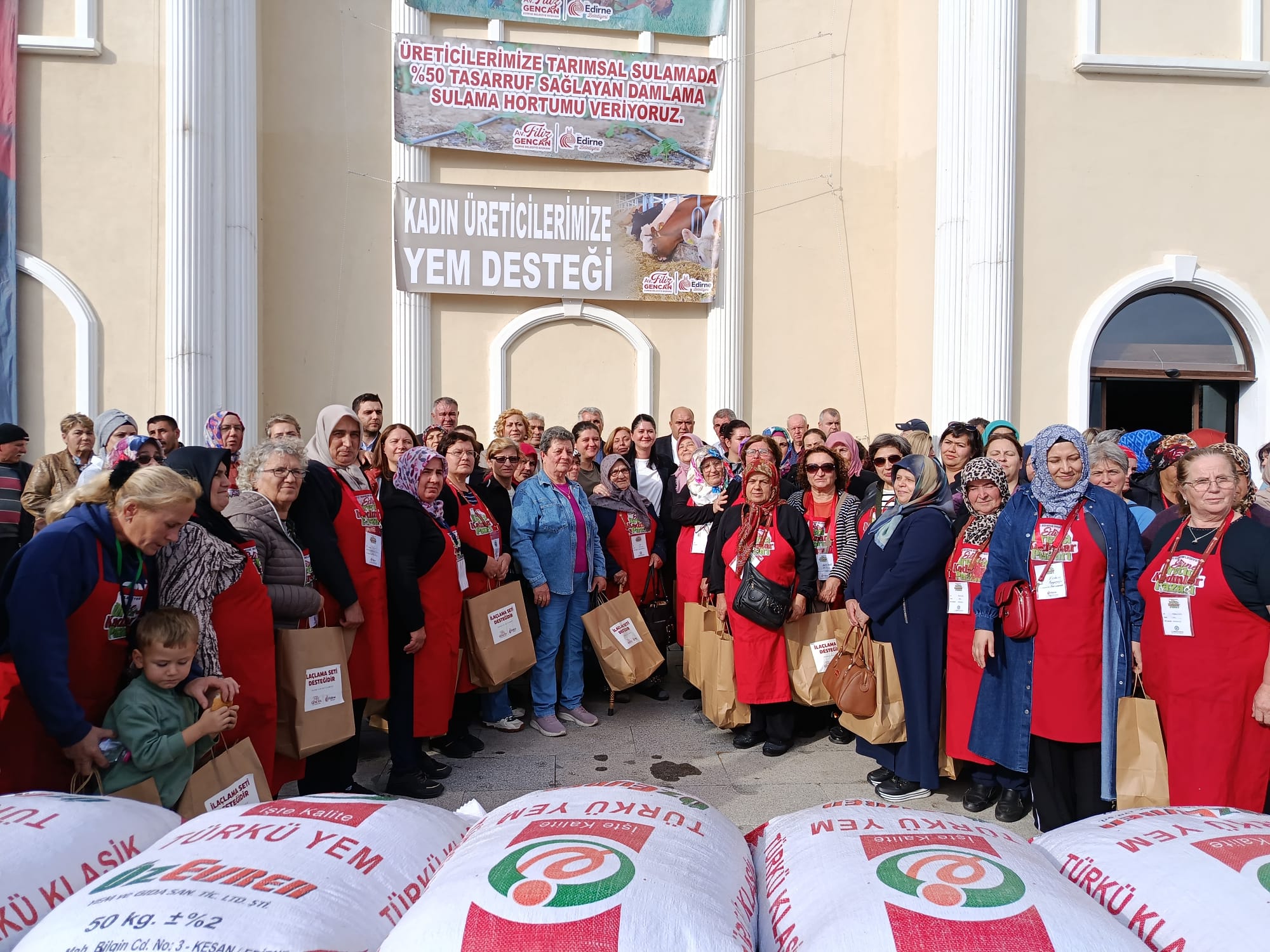 Belediyeden kadın çiftçilere destek