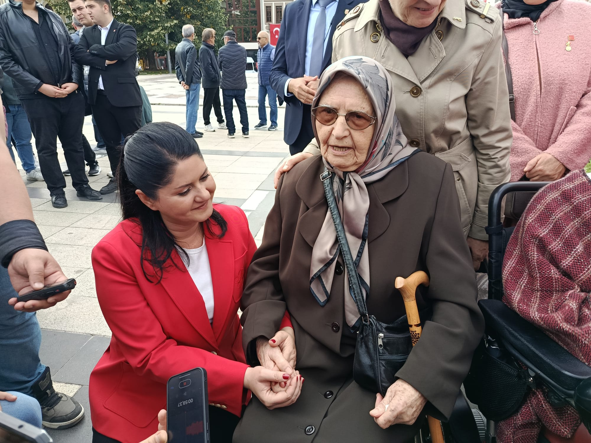 93 yaşındaki Feriha Teyze'nin duygulandıran Cumhuriyet sevgisi