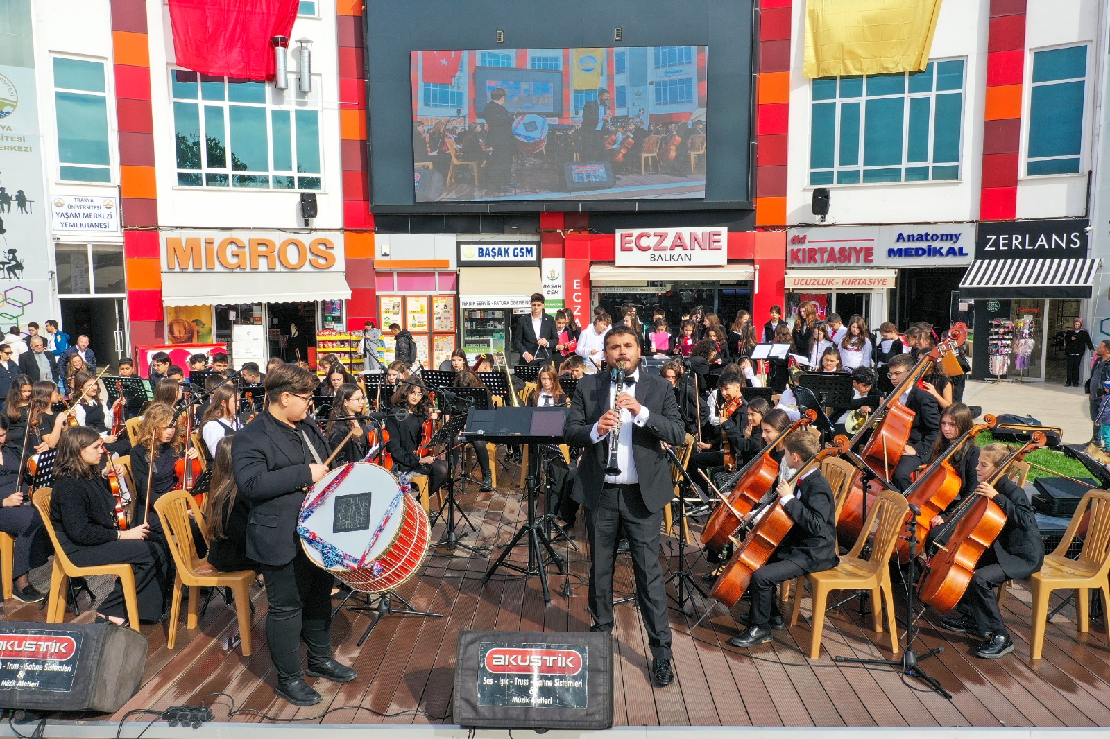 Trakya Üniversitesi'nde coşkulu 'Cumhuriyet' konseri