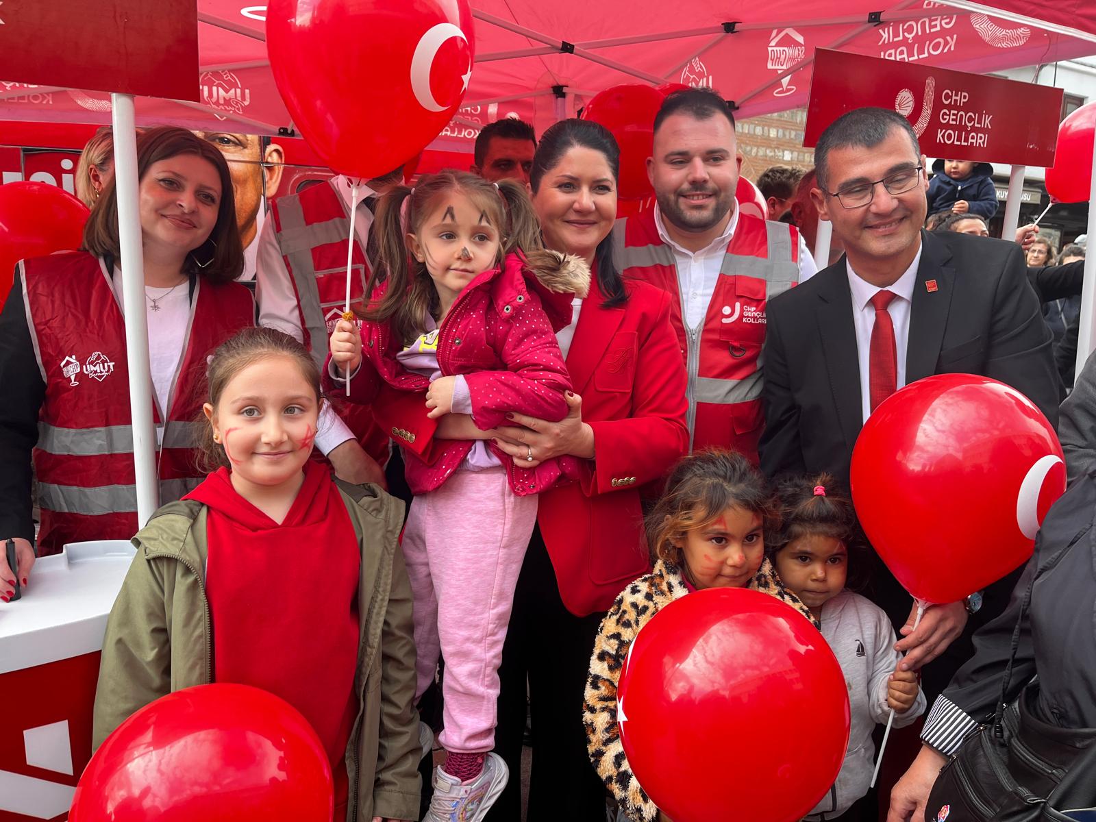 CHP'li gençlerden renkli '102'nci yıl' etkinliği