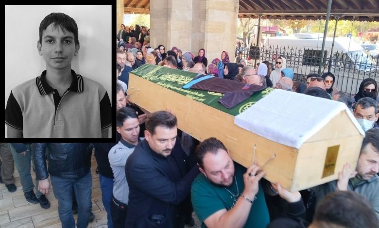 Emre'ye gözyaşlarıyla veda