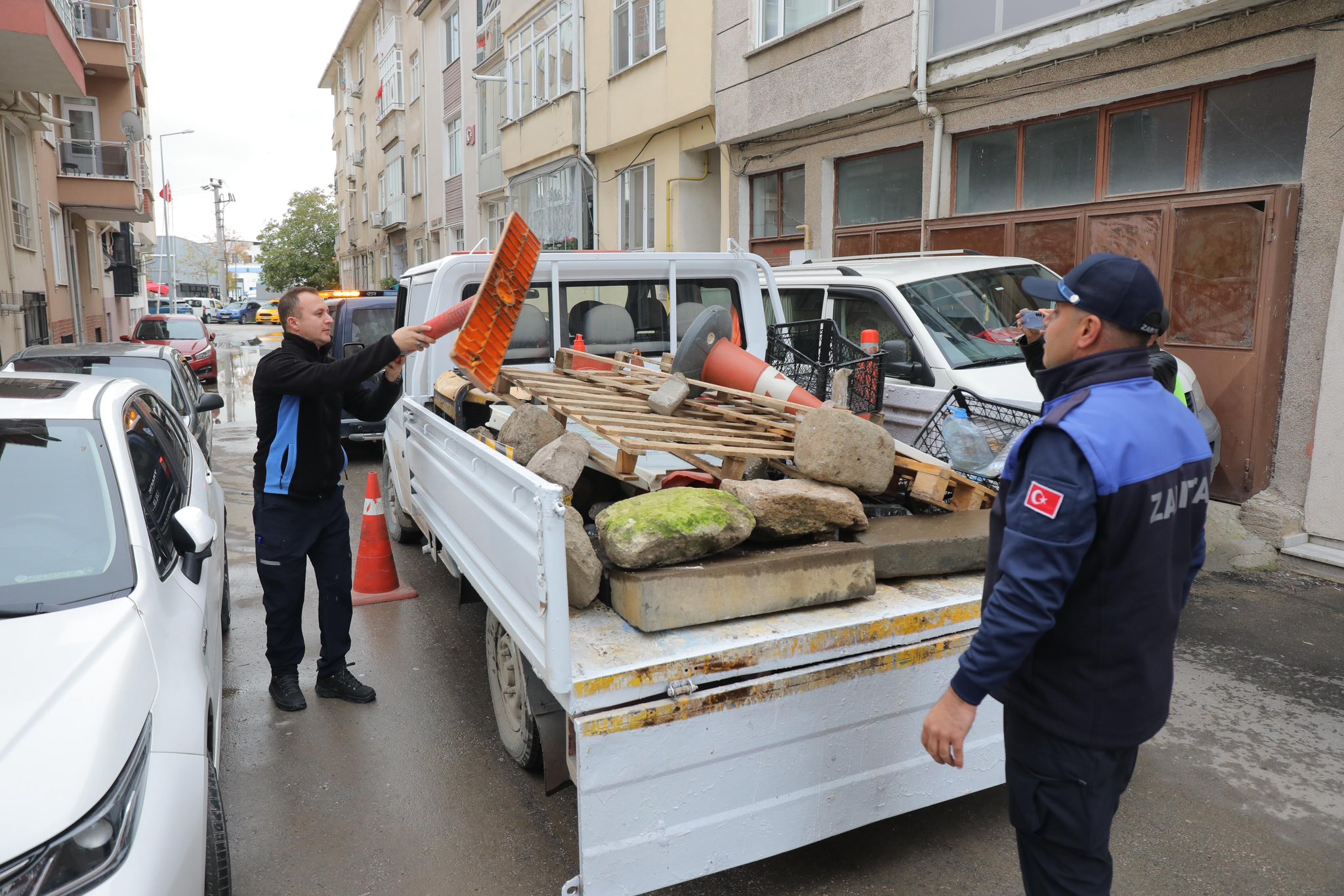 Yol ve kaldırım işgallerine müdahale