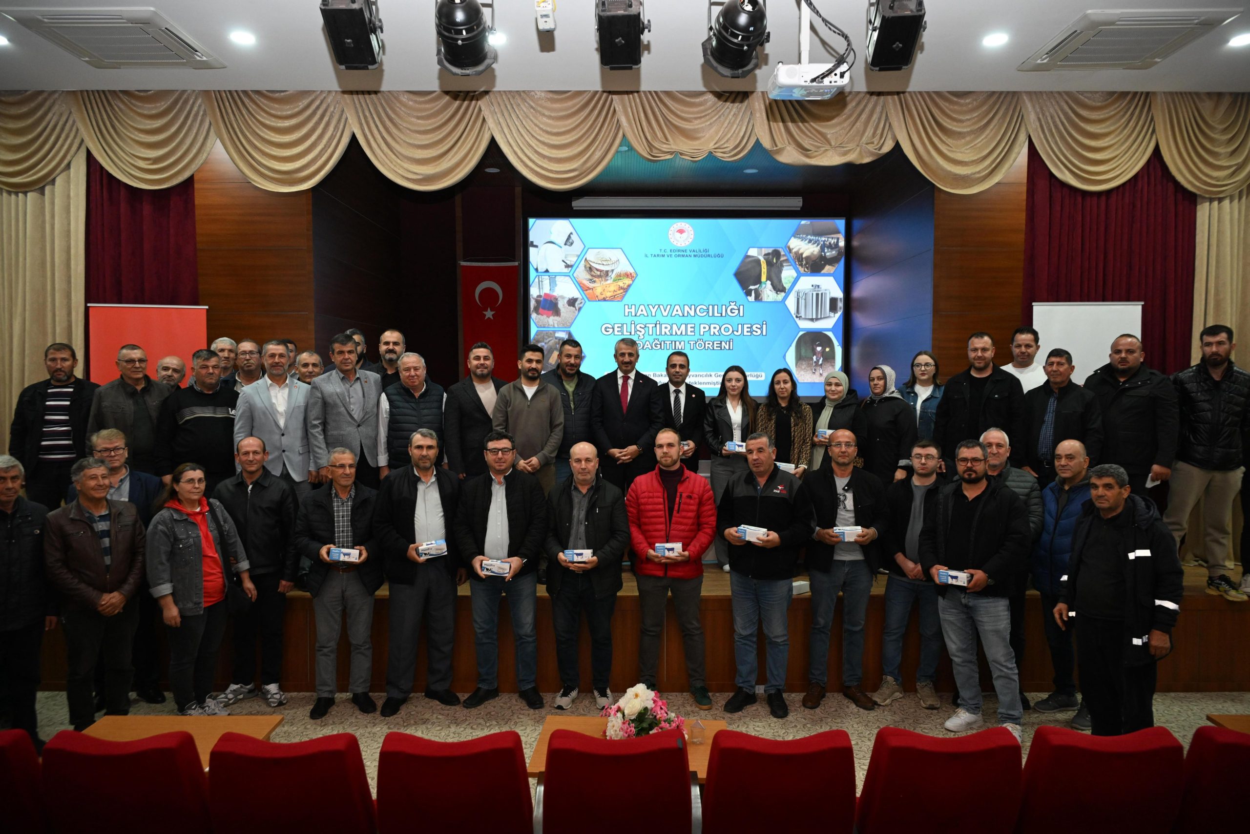 Süt üreticilerine mastitis tespit cihazı dağıtıldı