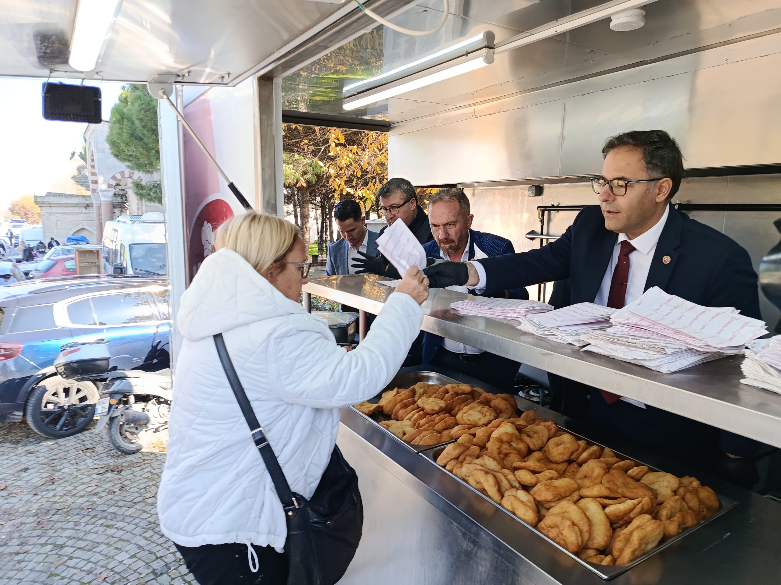 Belediyeden şehitler anısına hayır lokması