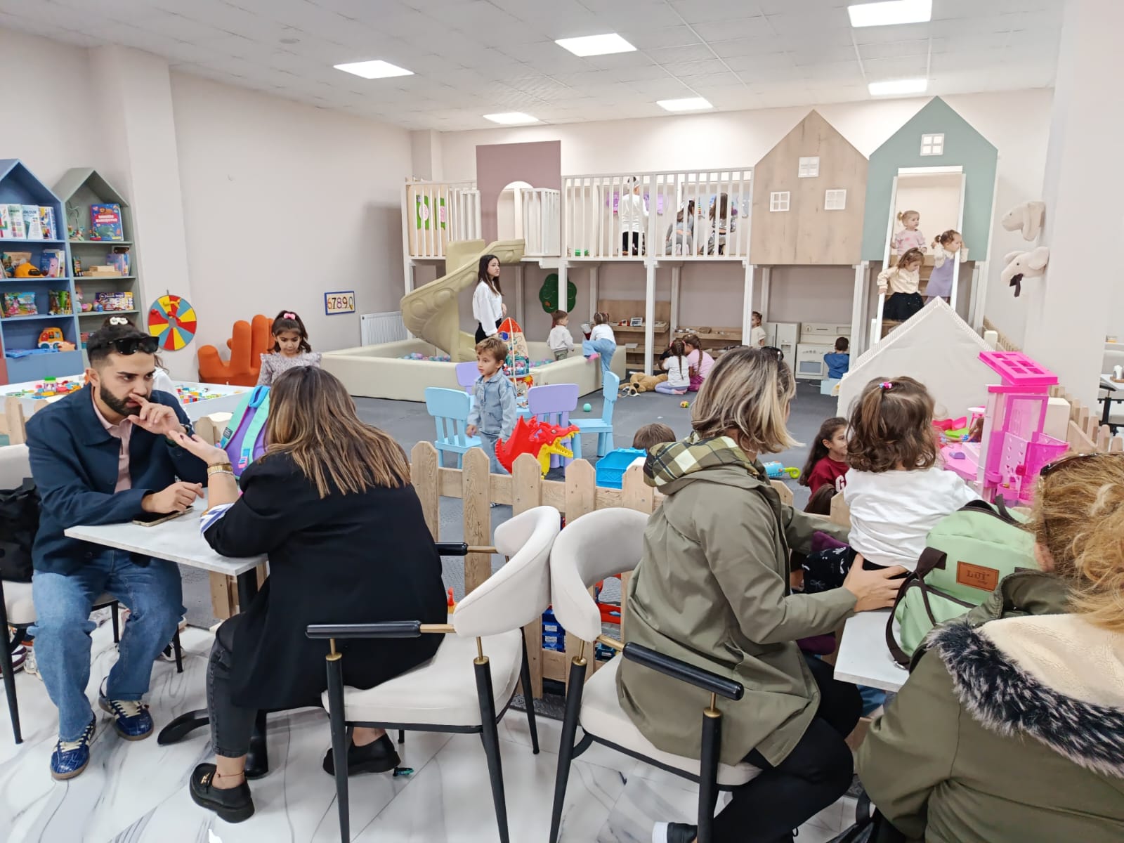 Oyun, kafe ve alışveriş tek çatı altında