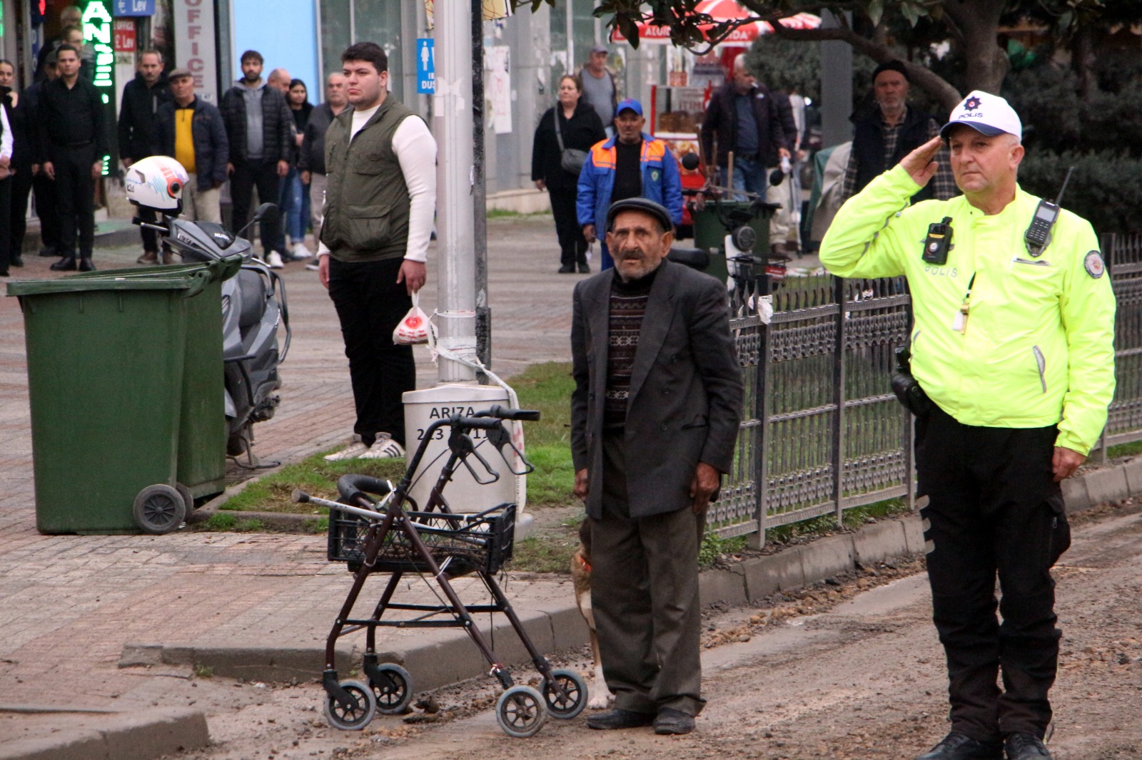 ATA'ya saygı için hayat durdu