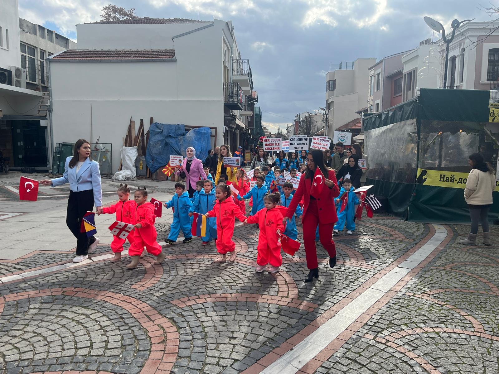 Küçük adımlar, büyük mesaj!