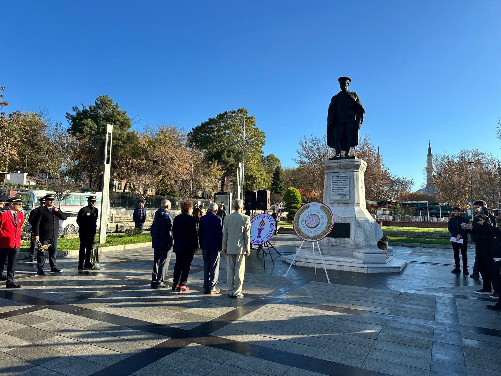 Gün öğretmenlerin!