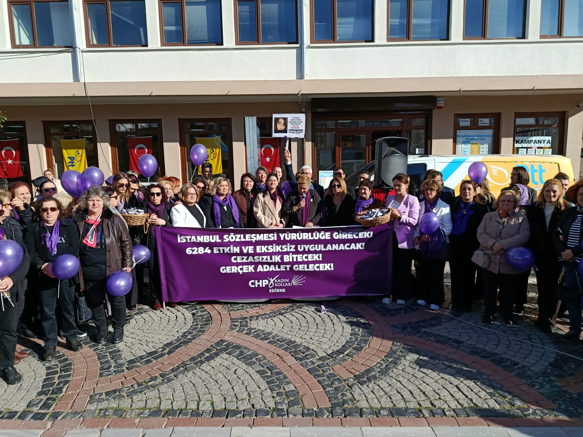 'Bu ülkede kadınları öldüren erkek egemen zihniyettir'