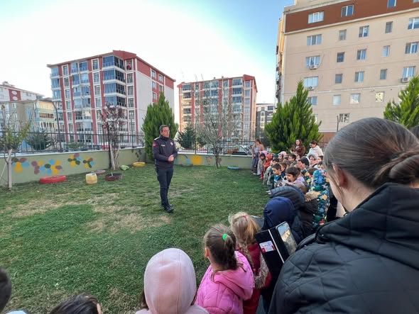 İtfaiyeden miniklere tatbikat