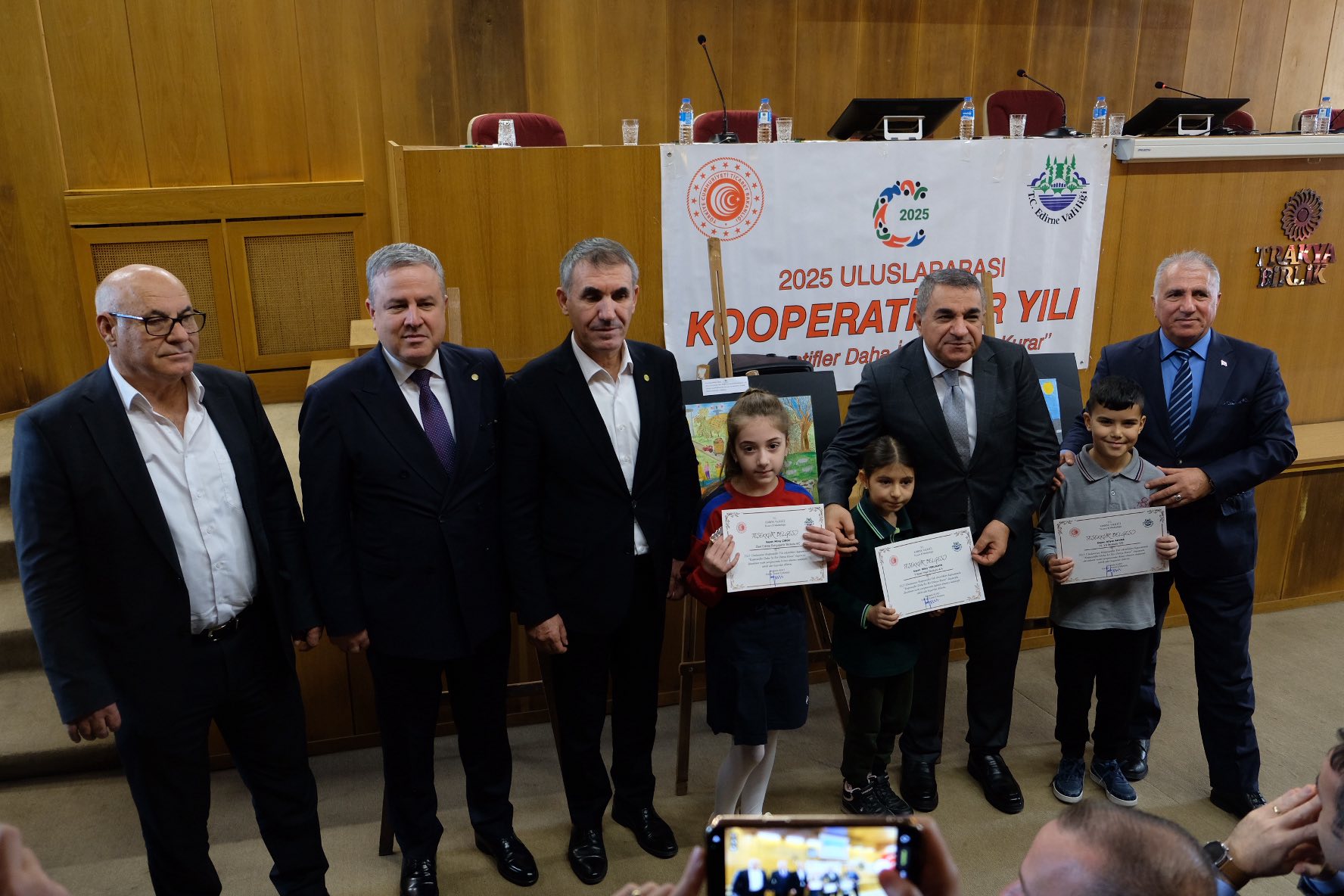 Minik fırçalar 'kooperatifçilik' temasını işledi