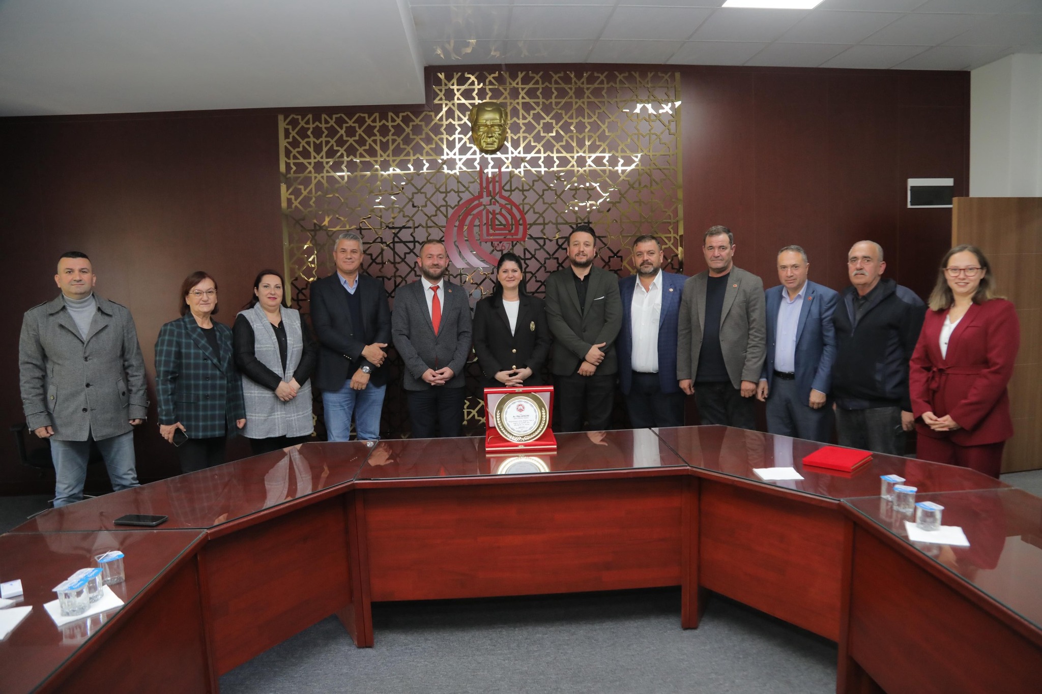 Muhtarlardan Gencan'a teşekkür plaketi