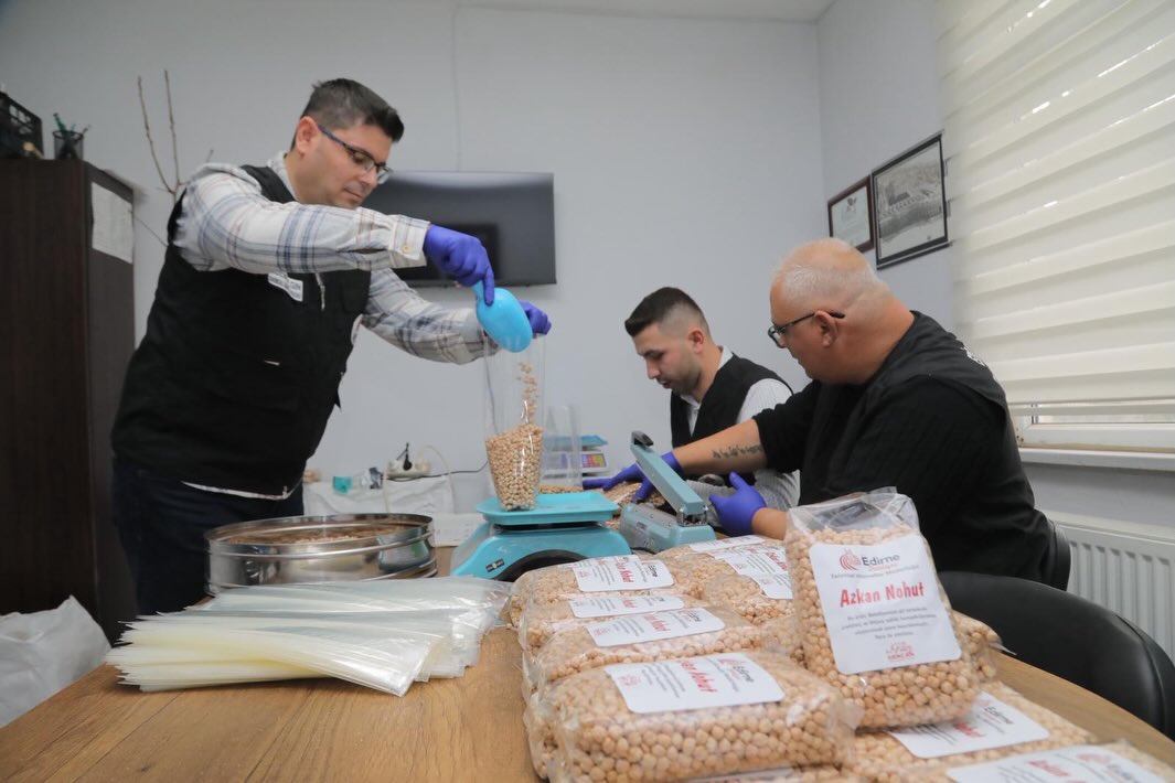 Belediyede üretimi nohutlar ihtiyaç sahiplerine!