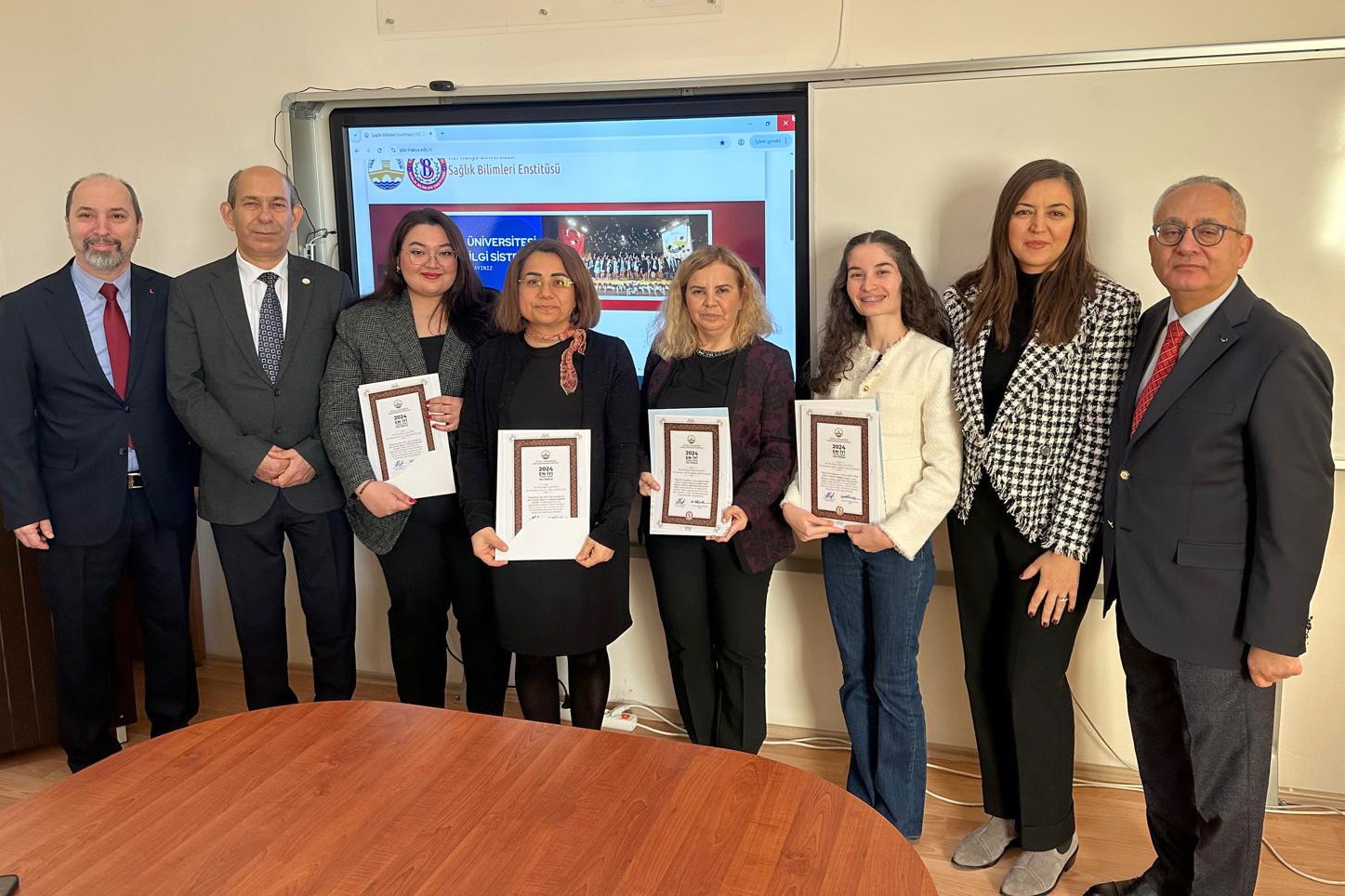 Bilimsel tezler ödülle taçlandı