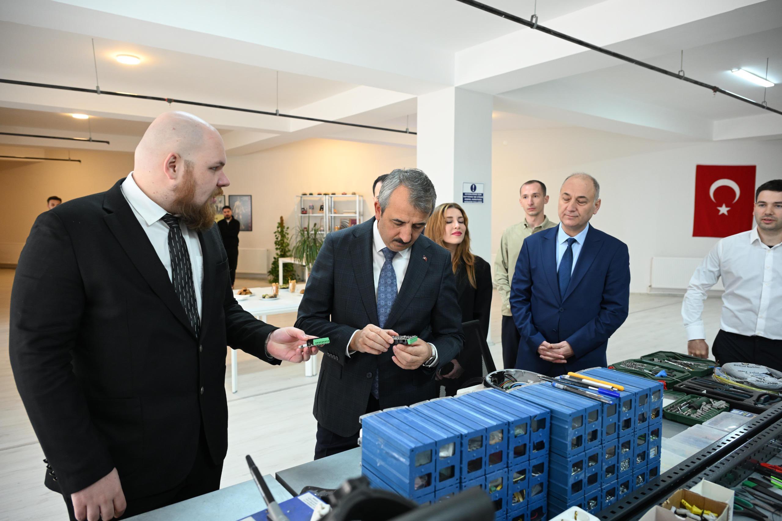 Vali Sezer’den yerli enerji markasına destek