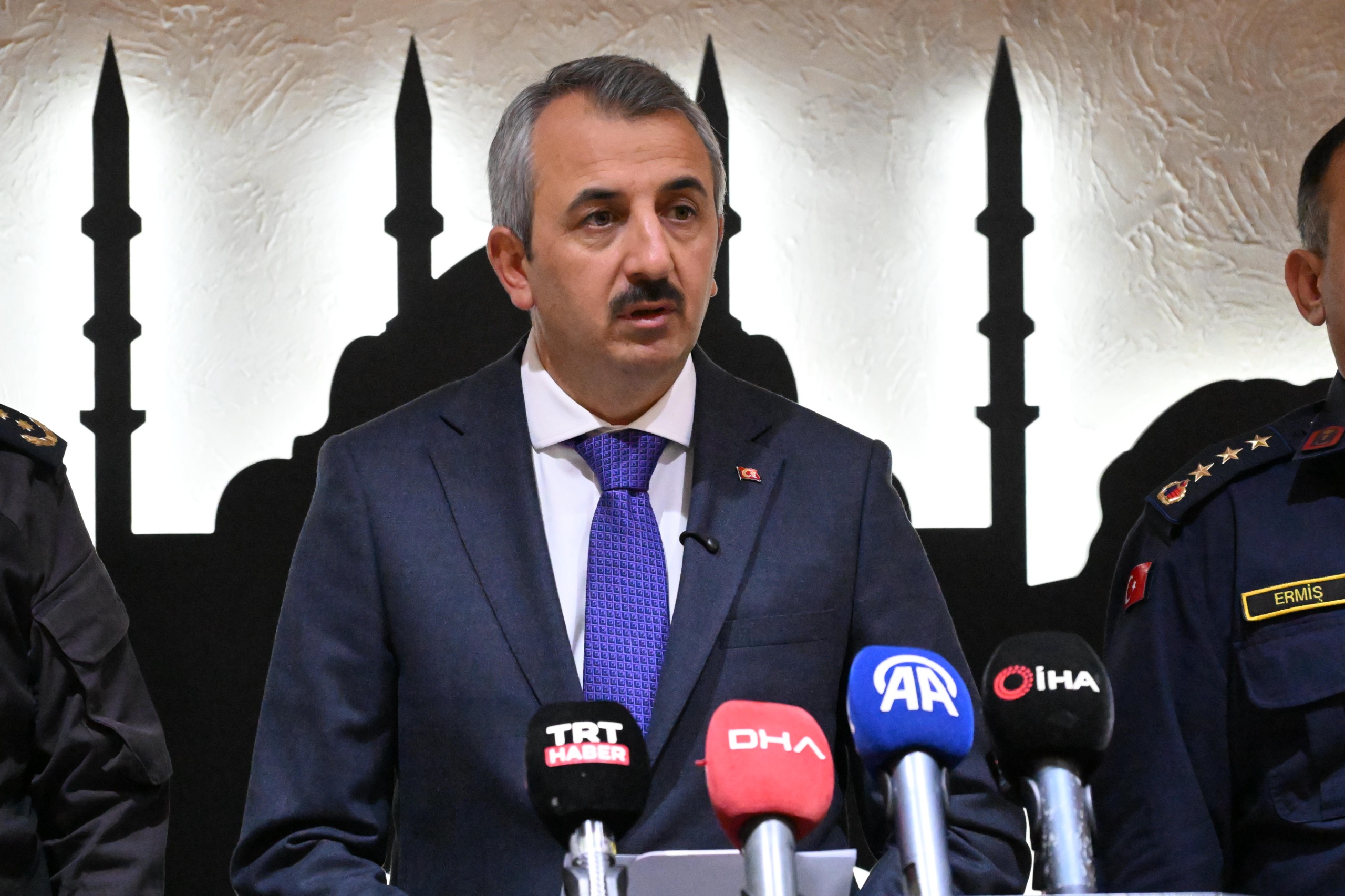 'Burası valilik makamı, dedikodularla kaybedecek zaman yok'