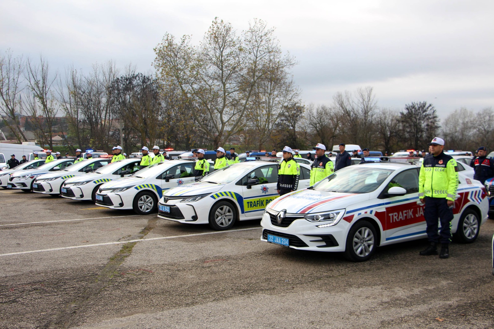 Edirne'de emniyet ve jandarmaya araç takviyesi