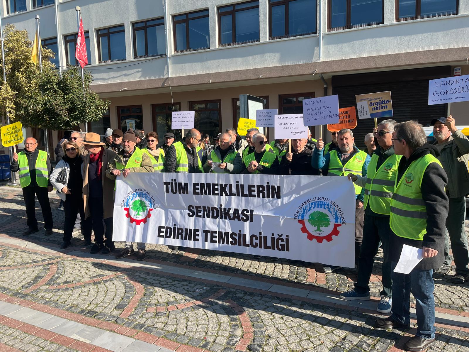 Emeklilerden 'adil bütçe' talebi