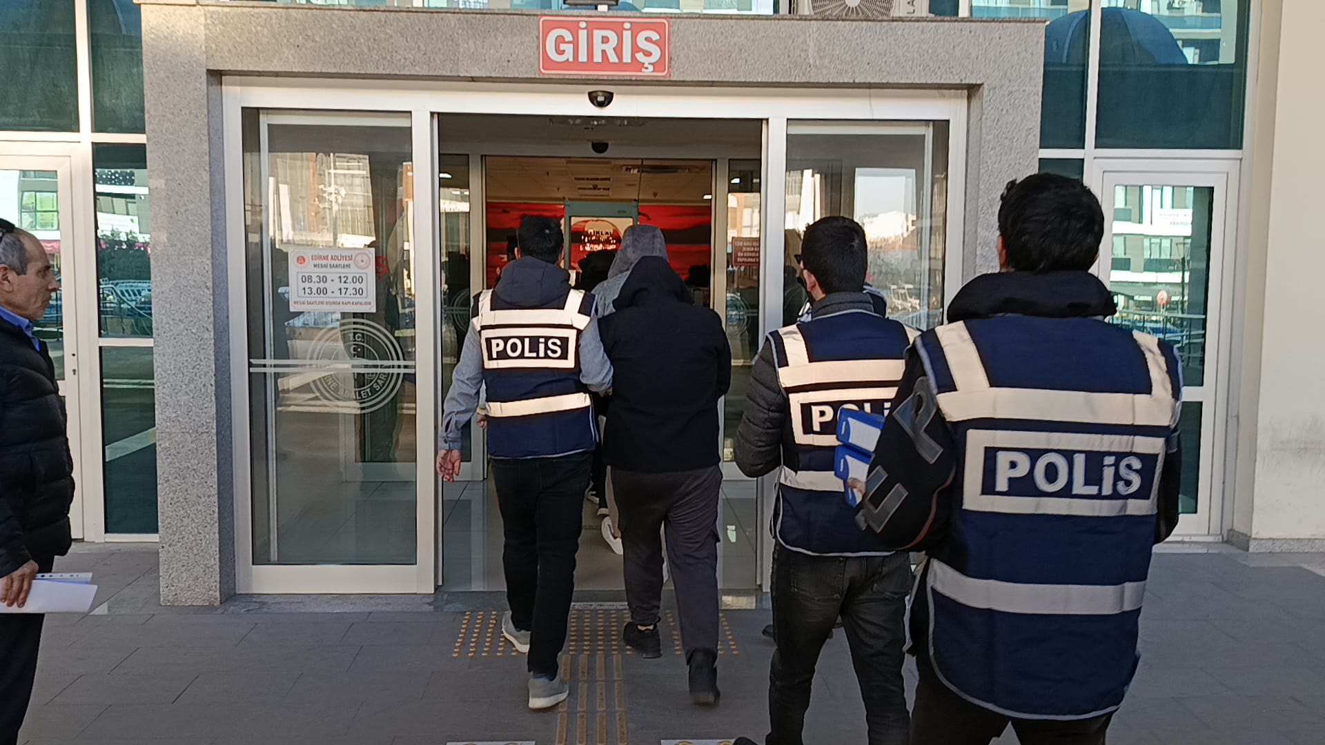 Fuhuş operasyonunda 5 tutuklu!