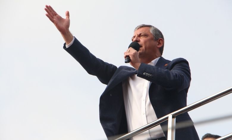 'Onlar sokaktan kaçıyor, CHP ise meydanların partisidir'