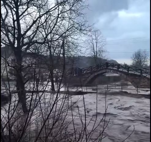 Şiddetli Yağışlar Sel Getirdi