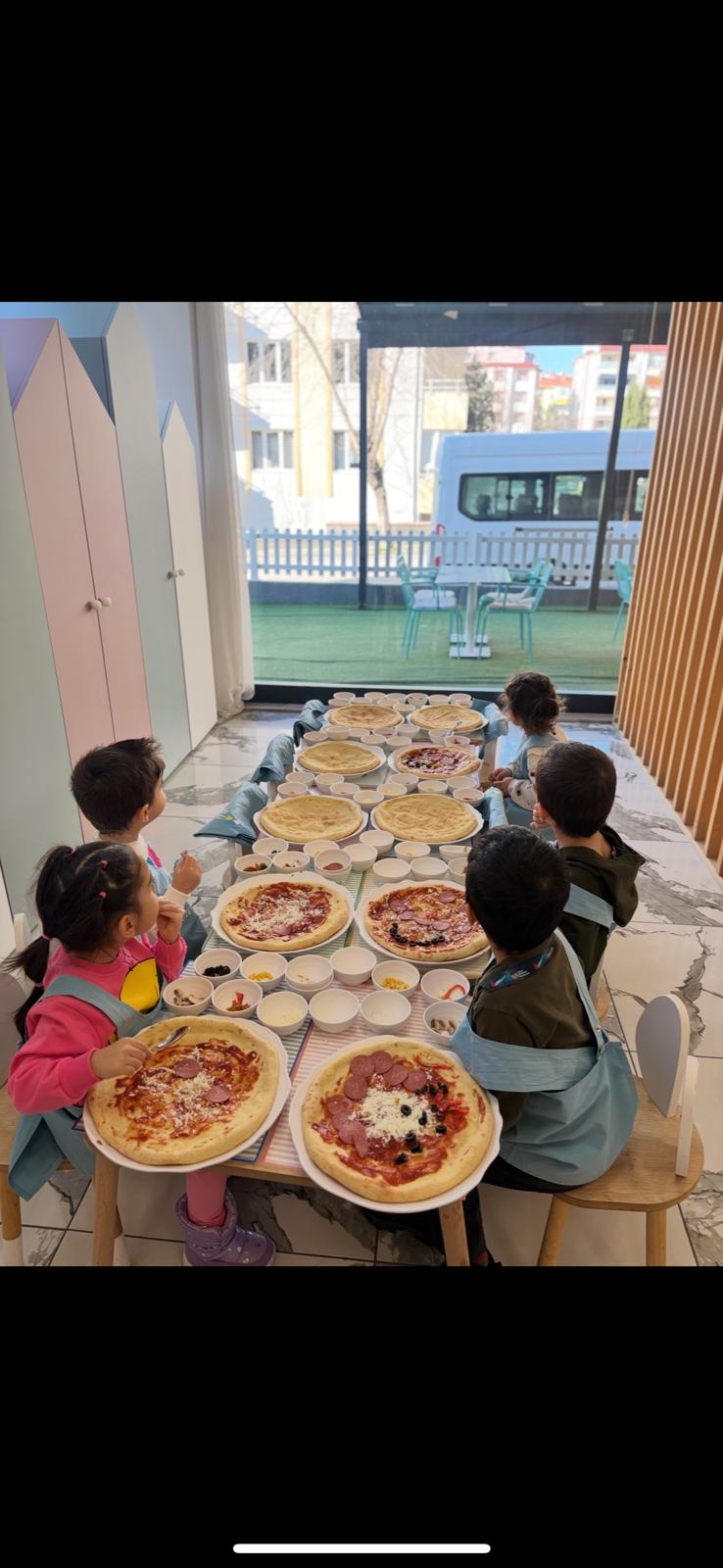 Kendi pizzalarını kendileri yaptı