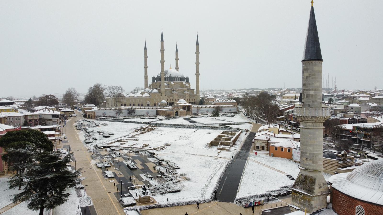 Karla kaplı Edirne'de eşsiz görüntüler