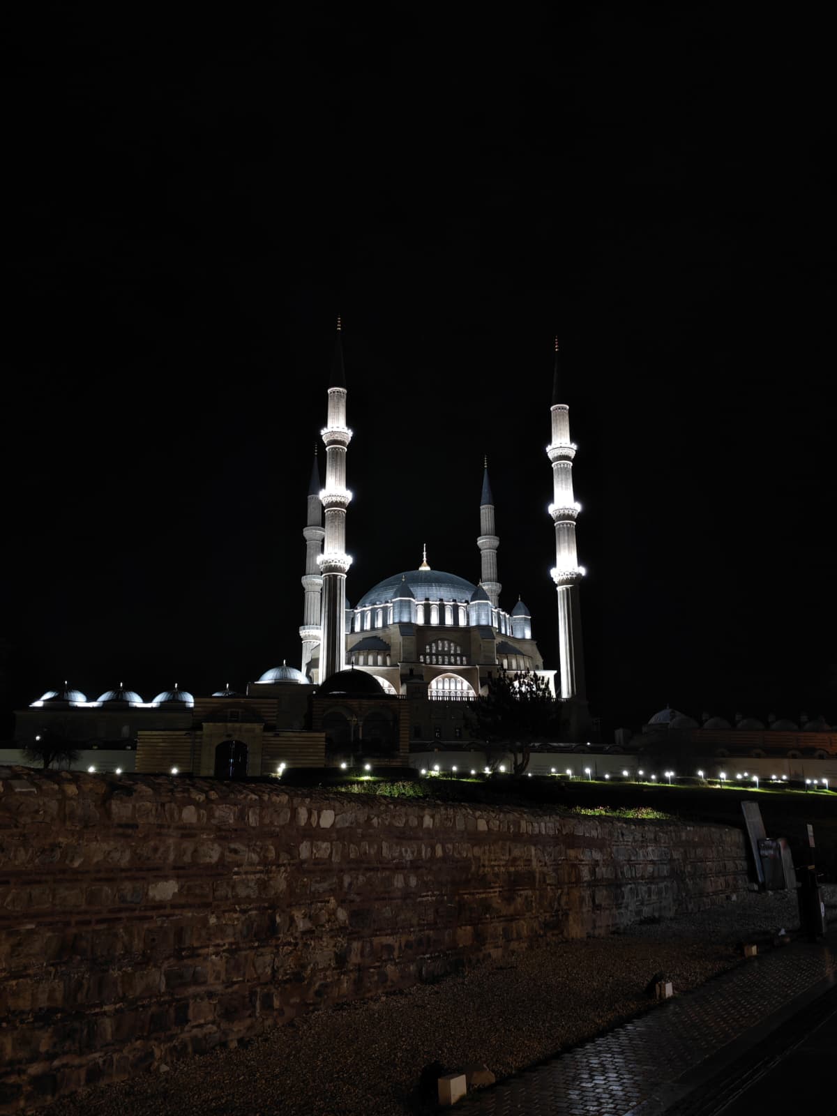 Selimiye Camii Miraç Kandili’nde Beyaz Işıklarla Büyüledi